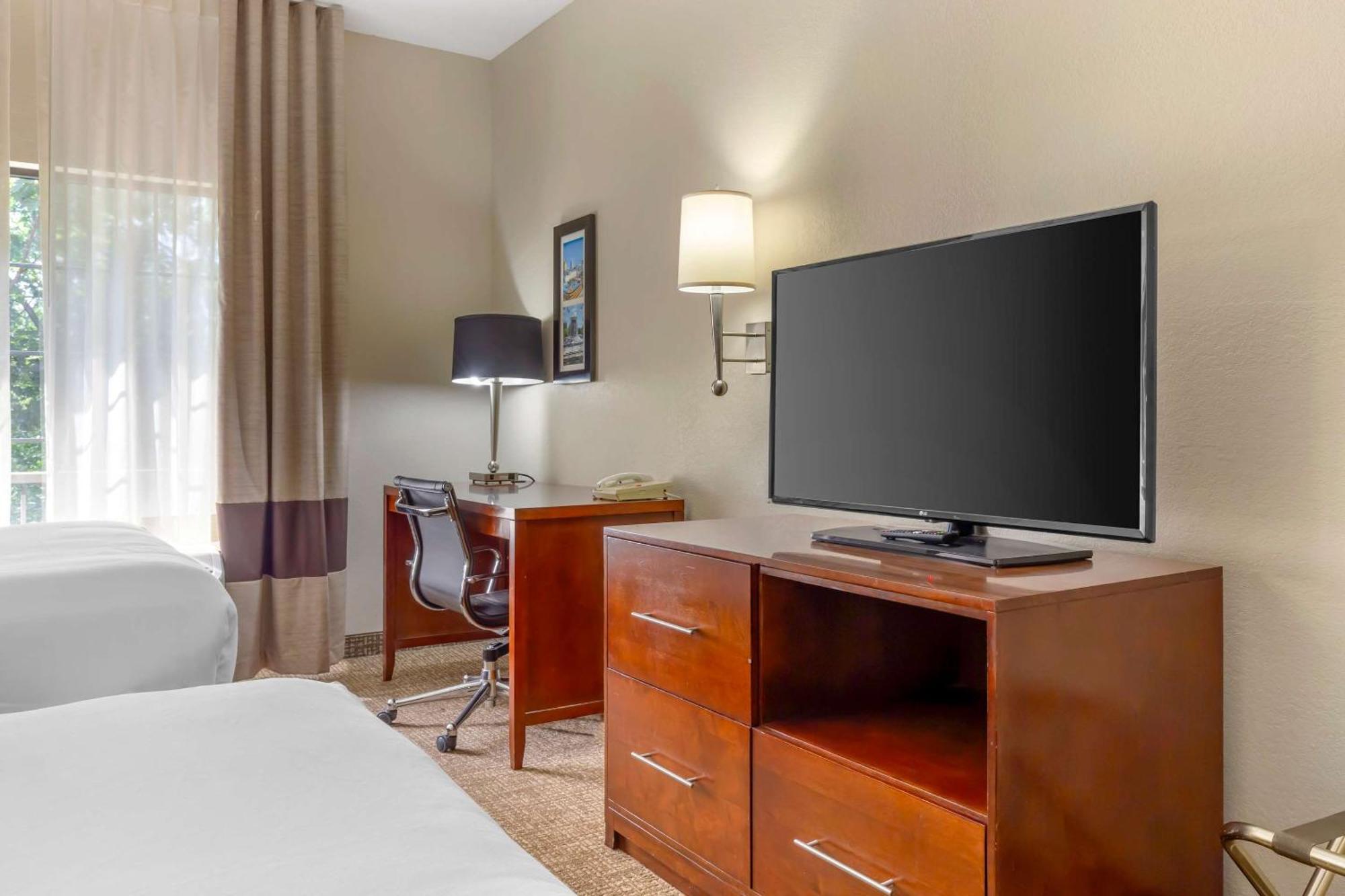 Comfort Suites Regency Park Cary Exterior photo