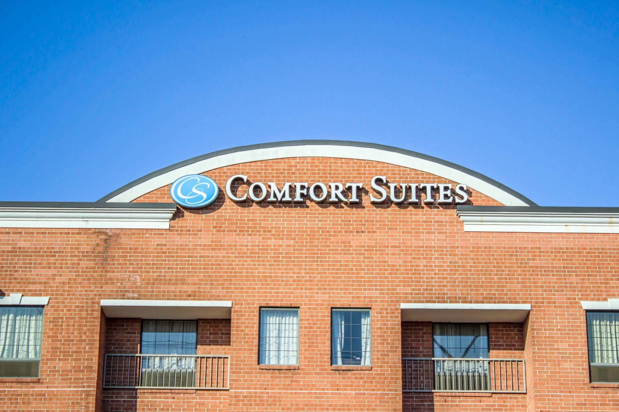 Comfort Suites Regency Park Cary Exterior photo