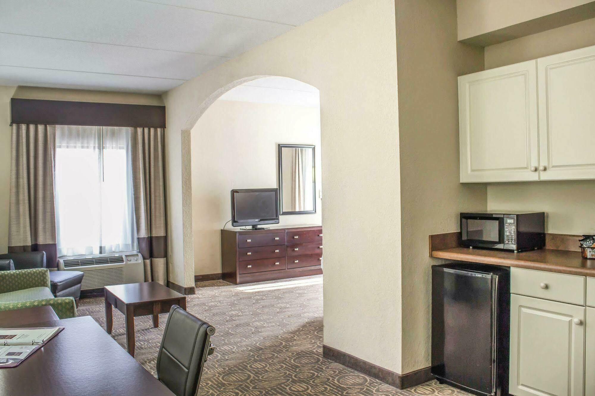 Comfort Suites Regency Park Cary Exterior photo